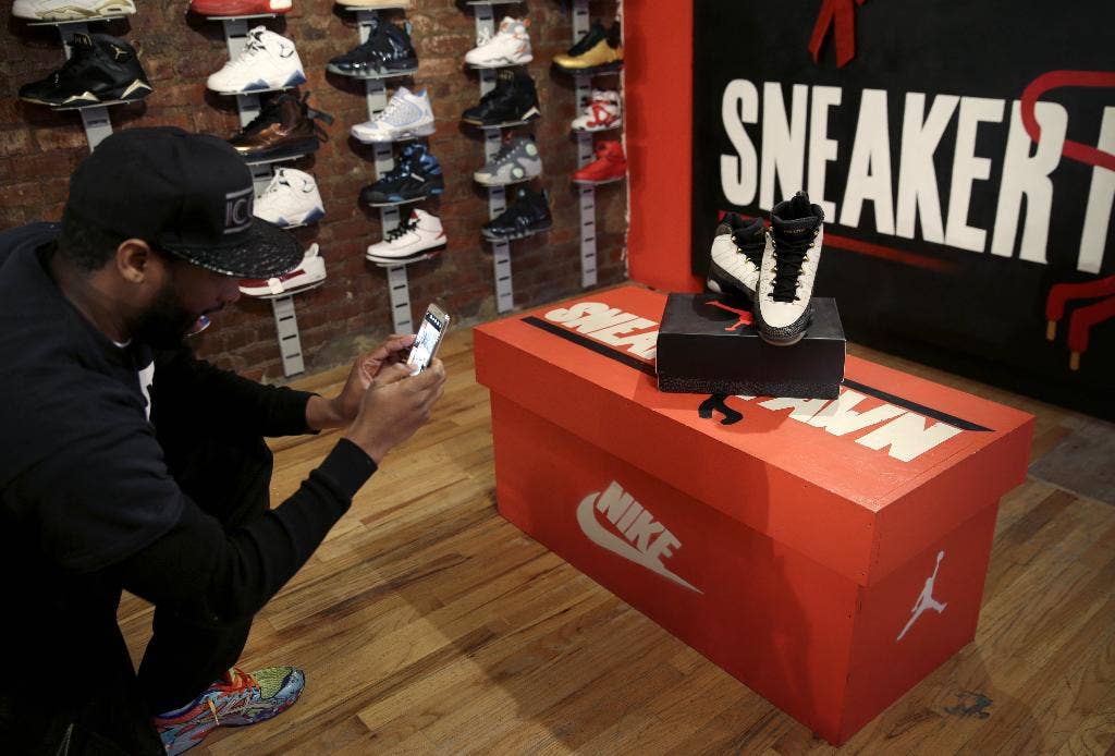 sneaker pawn website
